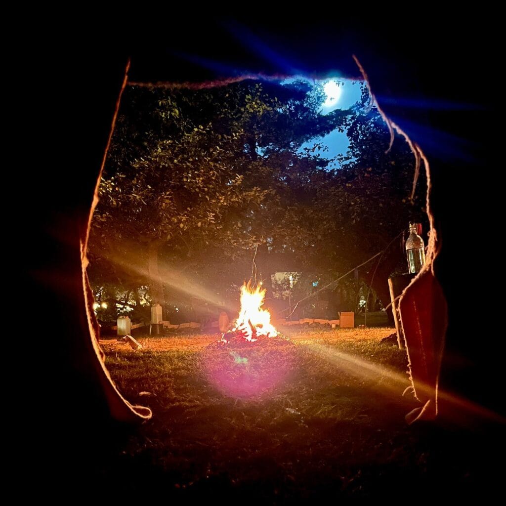 In het donker wordt het licht geboren.